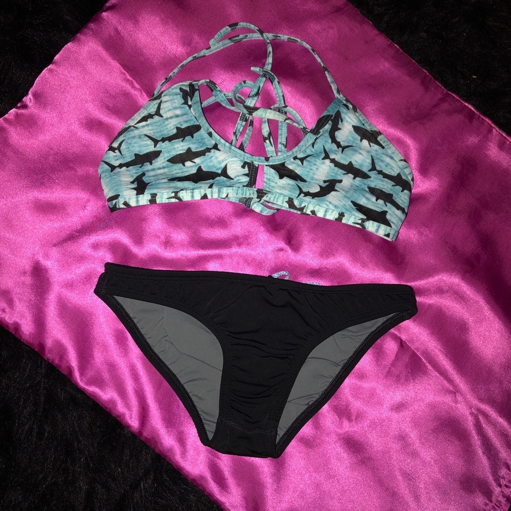 RARE SHARK CITY JOLYN TOP